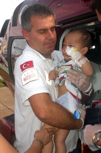 Hava ambulansı bu defa Vietnamlı çocuk için kalktı