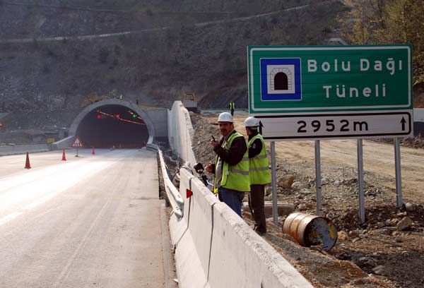 Bolu Dağı'nda ulaşıma sis ve yağış engeli