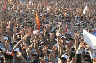 Türkiye cuntaya karşı ayakta