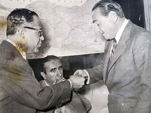 Menderes'in yakılmak istenen fotoğrafları!