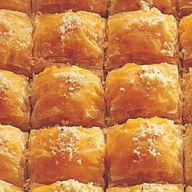 Darbe döneminin ünlü tatlısı 'Sütlü Nuriye' yeniden vitrinlerde