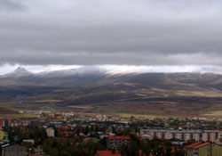 Nemrut'a mevsimin ilk karı düştü