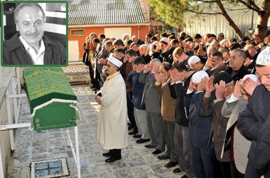 Şaban Döğen'in kabri başında...