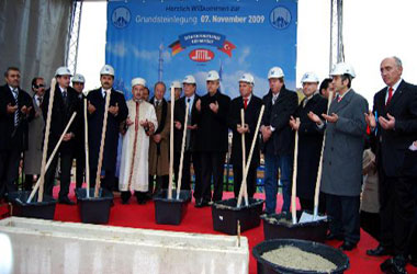 Alman Başkan: Bu bizim camimiz