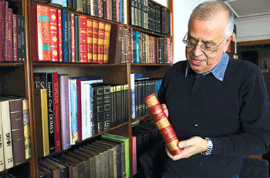 Kitapları evine sığmayan yazarlar