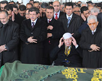 Recai Kutan'ın eşi Mebrure Kutan, toprağa verildi