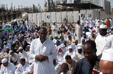 Kabe çevresi, Cuma vakti taşıyor