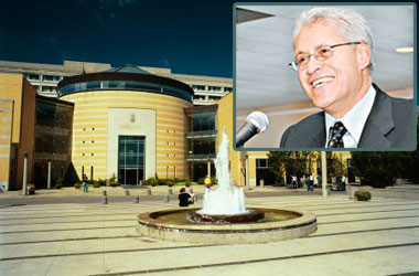 Kanada'nın ilk Müslüman rektörü