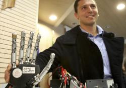 Düşünce gücüyle hareket eden protez