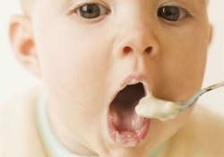 Kilolu bebeklerin gelişimi gecikiyor