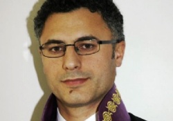 Kapalı kafes içine alınmış yargıçtan adalet beklenemez