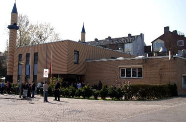 Hollanda'da 'minare açılışı'