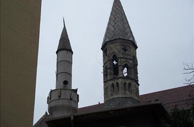 Cami derneği kilise onaracak