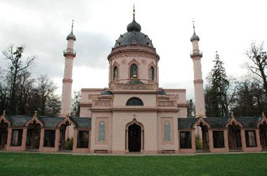 Alman kralı sarayında çifte minare