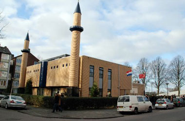 Hollanda'da İmamı Azam Camii