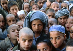 Afganistan'da her 3 çocuktan biri yetim