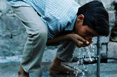 Su içerken Bismillah, bitince Hamd...