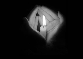 İnsanlara merhamet etmeyene...