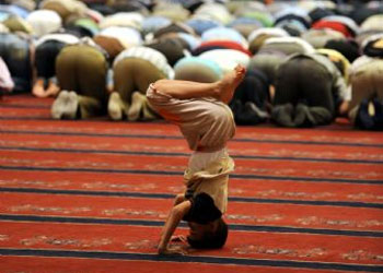 Cami ve çocuk birbirine yaklaştırılmalıdır!