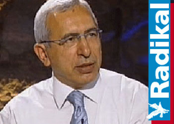 Menderes'in S.Nursi'nin elini öpmesi işaretti