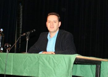 Avrupa'da 'İslam' diye bağıran gençler