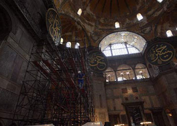 Ayasofya'nın 17 yıllık iskelesi söküldü-FOTO