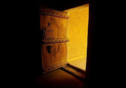 Sakın birbirinize tenkit kapısını açmayınız