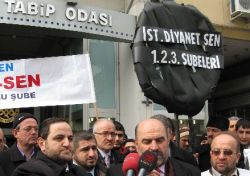 İslam'a hakaret içeren konferansa 'çelenkli' protesto