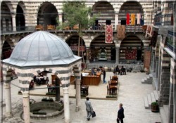 Dünya harikası 4 ayaklı minare, trafik tehdidi altında