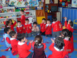 Zambak Kukla Çocuk Tiyatrosu Türkiye turunda