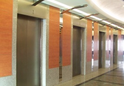 Engelliler için ses ile çalışan asansör