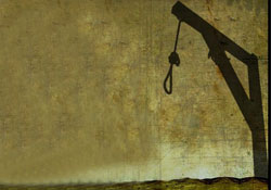 Cübbe ve postalı darağacına astılar