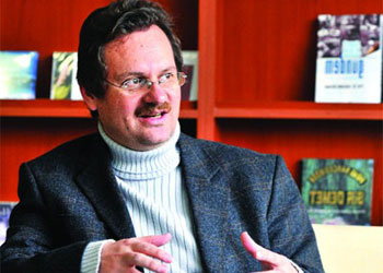 Nazım Hikmet ve Said Nursi'ye özgürlük anıtı dikilmeli