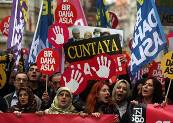 Darbeciler hak ettikleri cezaya çarptırılsın