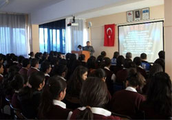 Emniyetten öğrencilere uyuşturucu konferansı