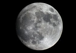 Ay'ın kuzey kutbunda buz tespit edildi