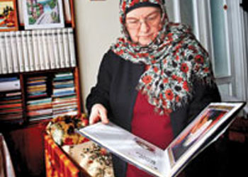 Emekliliği geleni bile başörtüsünden atmışlar!