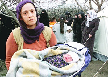 Genç annelerin şefkatini kim çalıyor?