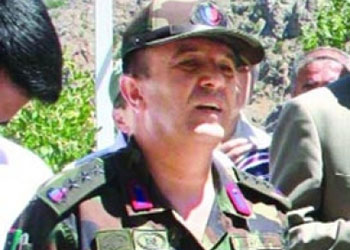 Cemaatlerle ilgili komutanına brifing vermiş