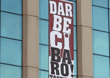 Darbeci barodan başörtülülere hakaret