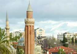 Yivli minare kapılarını açıyor