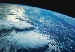 İnkar edenlere dünya süslü gösterildi