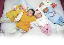 Dördüzler için evini sattı, işini değiştirdi!