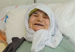 86 yaşındaki anneden oğluna böbrek şefkati