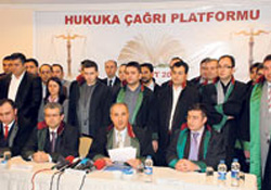 Başbuğ için 100 avukattan suç duyurusu