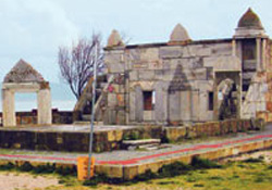 Leventlerin namazgâhı harabeye döndü