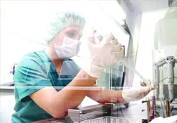 Kemik kanseri hastasına yapay ayak bileği