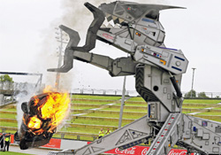 Araba yiyen robot