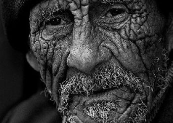 Huzurevleri doldu, yüzlerce yaşlı sıra bekliyor