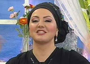 Kabe'de duyduğu sesle başını örttü